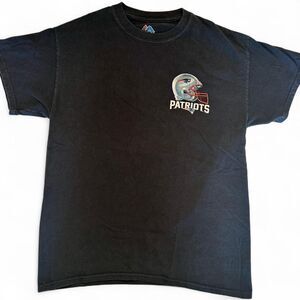 Vintage NFL Patriots Men's Black T-shirt